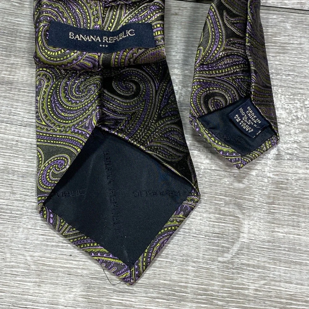 Banana Republic Mens Paisley Silk Tie Purple Green Black Formal‎ Business
